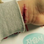 시험공부하다힘들어서..제손목에 몹쓸짓을해버렸어요..