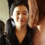 <b>메이크업</b>을 받고 있는 여자 연예인들