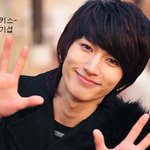 얼짱 출신으로 데뷔전 <b>부터</b> 유명했던 남자 아이돌