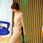 시상식에 온 <b>명세빈</b>, 청소하러 온듯..