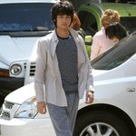 <b>심플</b>한 컨버스화로 멋을 낸 아이돌들