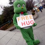 수정+++/사진有]  ★수원역에서 프리허그하는 <b>둘리</b> 본 사람!!!!!!!!!!!!...