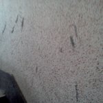 저희문옆에 무슨이상한 <b>낙서</b>가 있어요ㅠㅠ