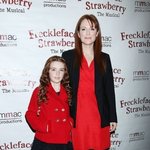 엄마 닮아서 너무 예쁜 딸.... 붕어빵 모녀 <b>줄리안</b> 무어 가족