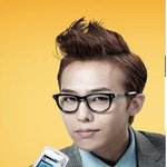 <b>뿔테</b>안경이 잘어울리는 男아이돌