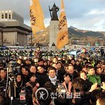 ★필독［경찰］이 <b>시민</b>에게〔물대포］를 쏘는 이유?