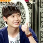 우유 빛깔! 이종석^ㅡ^ 가려도 가려지지 않는 형광등 100개를...