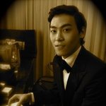 앞머리 까고 쟈켓 촬영 중인 <b>존박</b>....