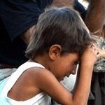 사진有/빵한조각에팔을잃은어린소년...필독★