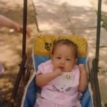 자연미인 인증 이나영, 기럭지도 어릴적부터 타고났네