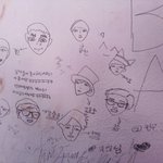 (사진有천)우리반 또라이같은 아이가 그린 연예인 벽그림!