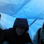 12월 <b>영하</b>10도 강추위에 비닐 한장으로 버티는 대학생