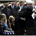 오늘은 크리스마스 모두다 <b>묵념</b>...