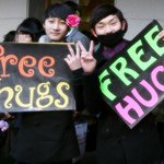 크리스마스 "프리허그" <b>사냥</b> 잘 하게생긴 용사5명(사진有)◀◀