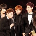 오늘은 아시아의 별 동방신기의 <b>데뷔</b> 팔주년 되는 <b>날</b>이에요 ★ ☆