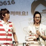 생일 축하<b>파티</b>하는 아이<b>돌</b>들