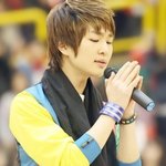 마이크를 <b>특이</b>하게 잡은 아이돌들