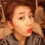 <b>화려</b>한 립스틱 색깔의 걸그룹 멤버들