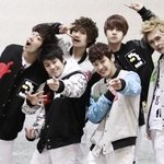 귀엽게 사랑의 <b>총알</b>  쏘는 아이돌들