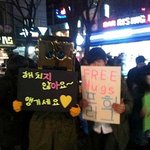 홍대에서 <b>셔플</b>박스 쓰고 프리허그!! 명동에서도 보셧을거예요~