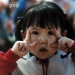 어린 <b>시절</b>부터 튀는 외모의 여자 아이돌