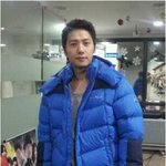 더이상 추워서 코트도 못입겠다 연예인들 패딩으로 어떻게 스타일 내는거지...