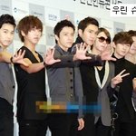 아이돌그룹의 특이한 <b>인사법</b>