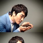 원두커피향 <b>음미</b>하는 송승헌 초근접 사진 카페베네