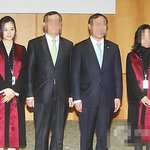 단체 사진만 찍으면 거인 역할 담당하는 이민호ㅋㅋ