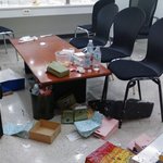 흔한 개념없는 남자아이돌이 휩쓸고 간 <b>대기실</b>