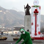 광화문에 화성인이 1인시위를 하고있었어요