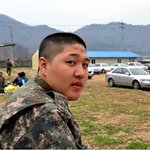 군인들은 <b>세수</b>와 머리를 한번에 감나요 ?