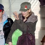 예쁜 <b>민낯</b> 자꾸 가리는 태연, 왜그러는거야?