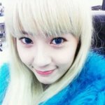 은근히 머리색 변화가 잦은 크리스탈의 <b>백발</b> 변신