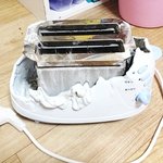 토스트기에서 불이났어요, 어떻게 해결해야돼요?