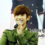 보고만 있어도 <b>흐뭇</b>한 꽃미소 남자연예인들