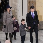 급 <b>훤칠</b>해진 근엄 왕자님...ㅋㅋㅋ