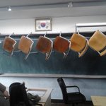 학교<b>칠판</b>과 의자의만남. 환상적인조합