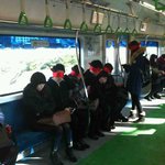 빨간수건으로 눈가린 수<b>상한</b> 사람들????!!!!