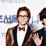 기껏 머리 자르고도 묶고 다니기만 고집하는 신우