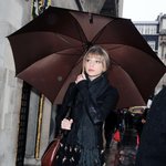 앞머리 자르고 <b>런던</b> 여행하는 테일러 스위프트