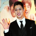 엠블랙 승호는 예쁘게 생겼다.