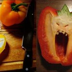 피망을 <b>칼로</b> 반을 잘랐더니