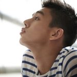 <b>봄화보</b> 찍은 유아인, 부드러운 소년의 향기가 느껴져