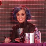 케이티 페리 이번엔 파란색 머리, <b>우왕</b>굳