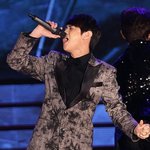 무대 위 아이돌의 <b>폭풍</b> 샤우팅