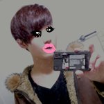 솔직히 눈이랑 입가리면 나도 <b>평타</b>때릴거같은데