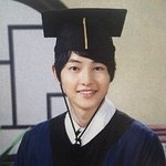 새 졸업사진 올라온 송중기...ㄷㄷ