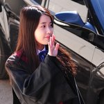 아이유 방금 졸업했어요!