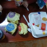 애들이 더 좋아<b>한느</b> 아침식사!! 맥도날드에서 배달시킨 맥모닝~